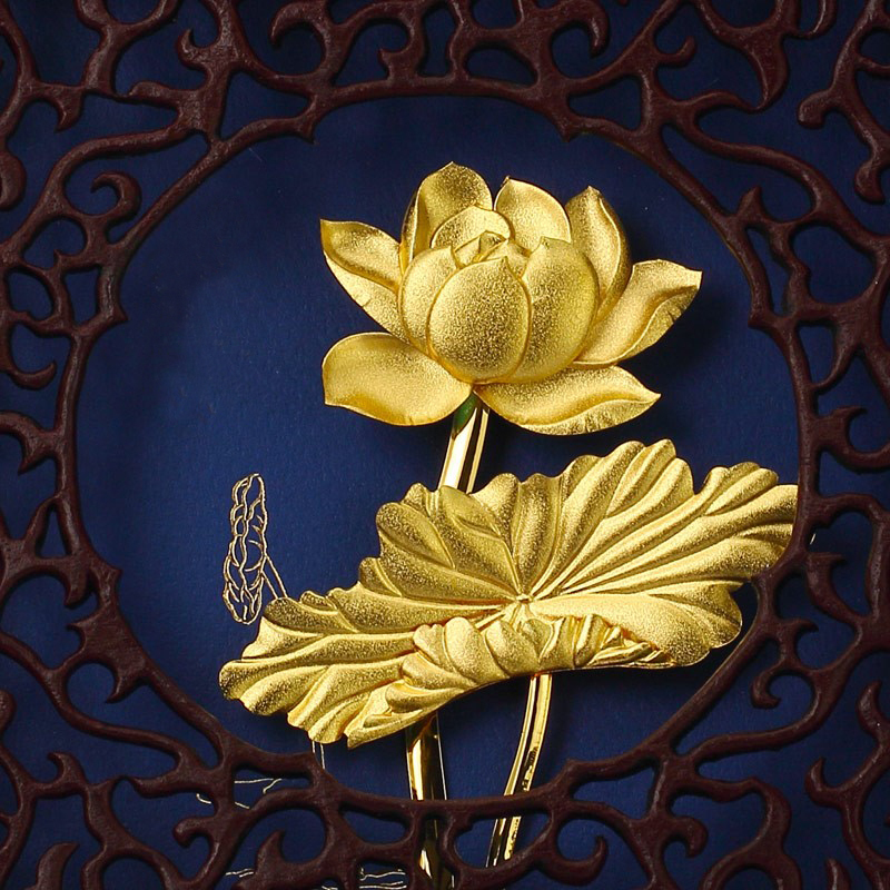 Hoa sen phong thủy mạ vàng
