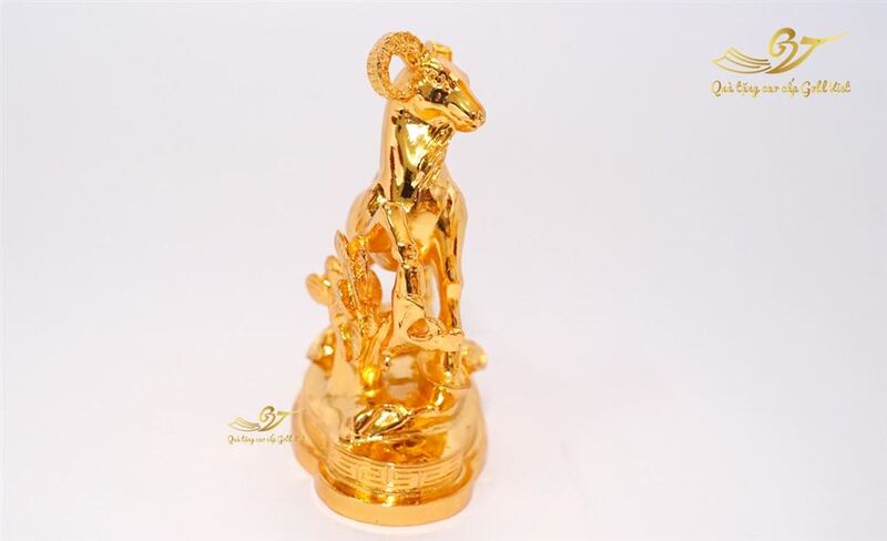 tượng dê mạ vàng 2