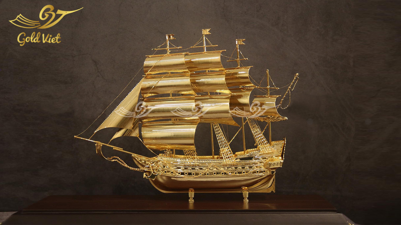 Mô hình thuyền buồm mạ vàng size lớn 32x52 cm
