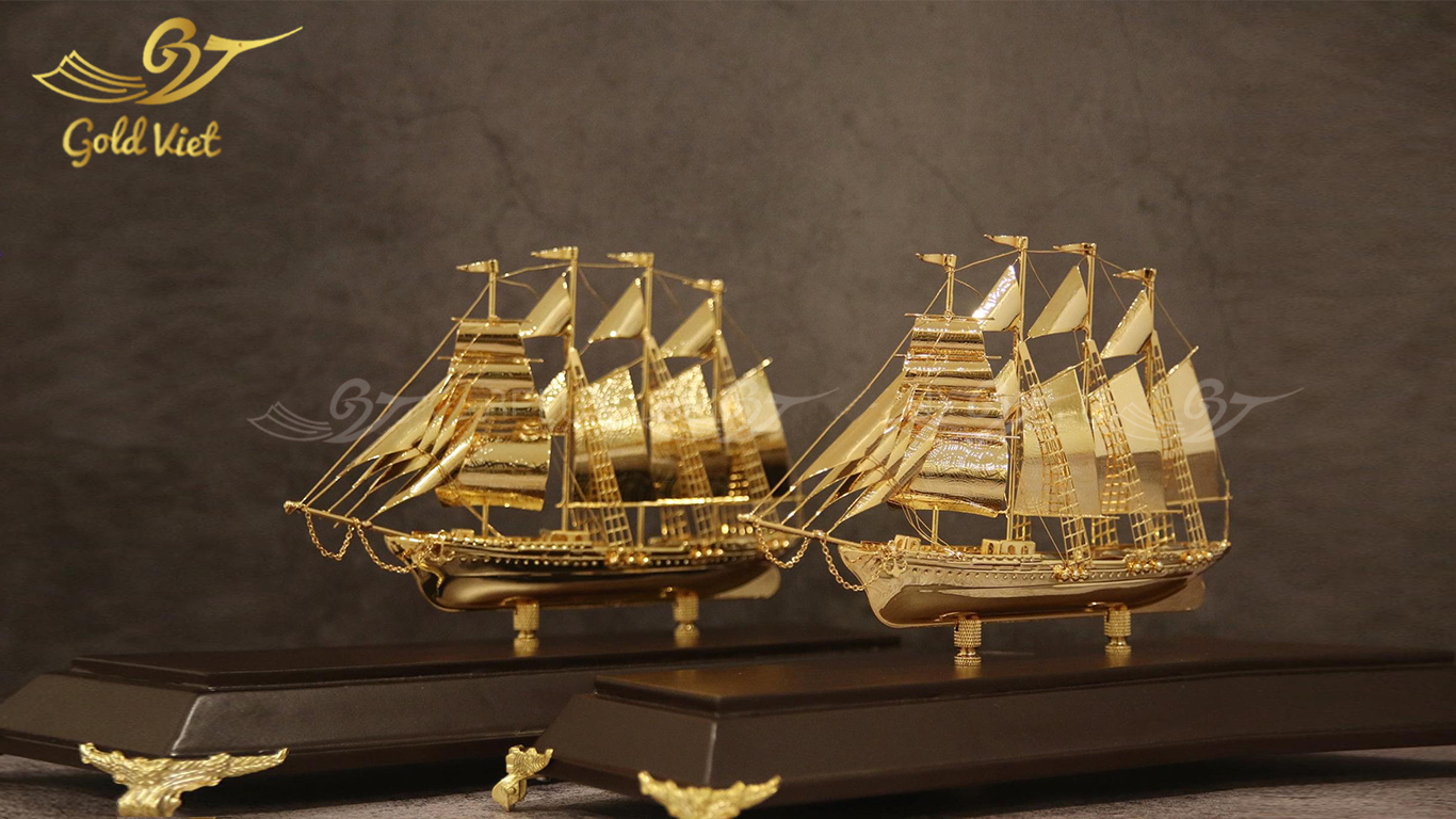 Quà tặng cao cấp - Mô hình thuyền buồm mạ vàng 