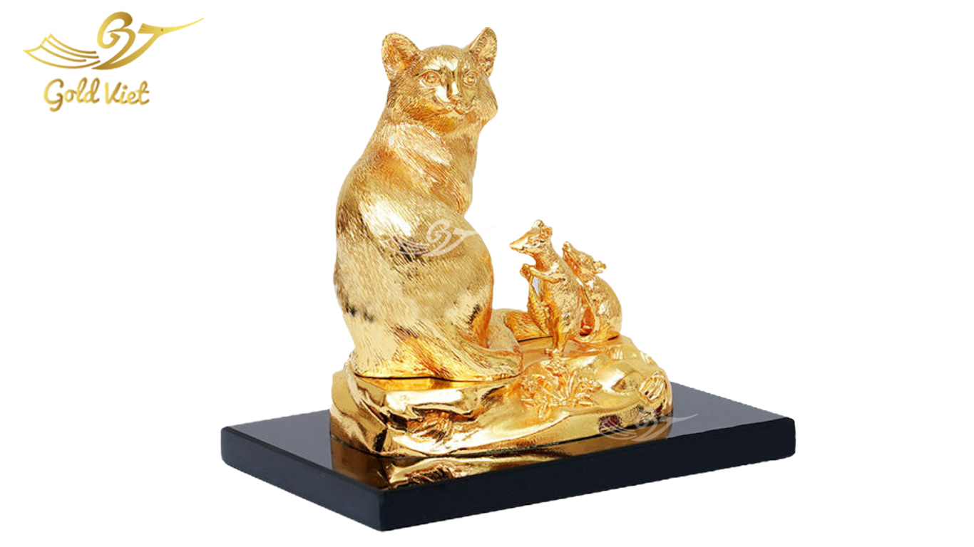 Cách bài trí tượng mèo phong thuỷ mạ vàng 24k